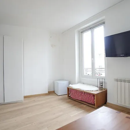 Nice Flat Near Buttes Chaumont * Paryż
